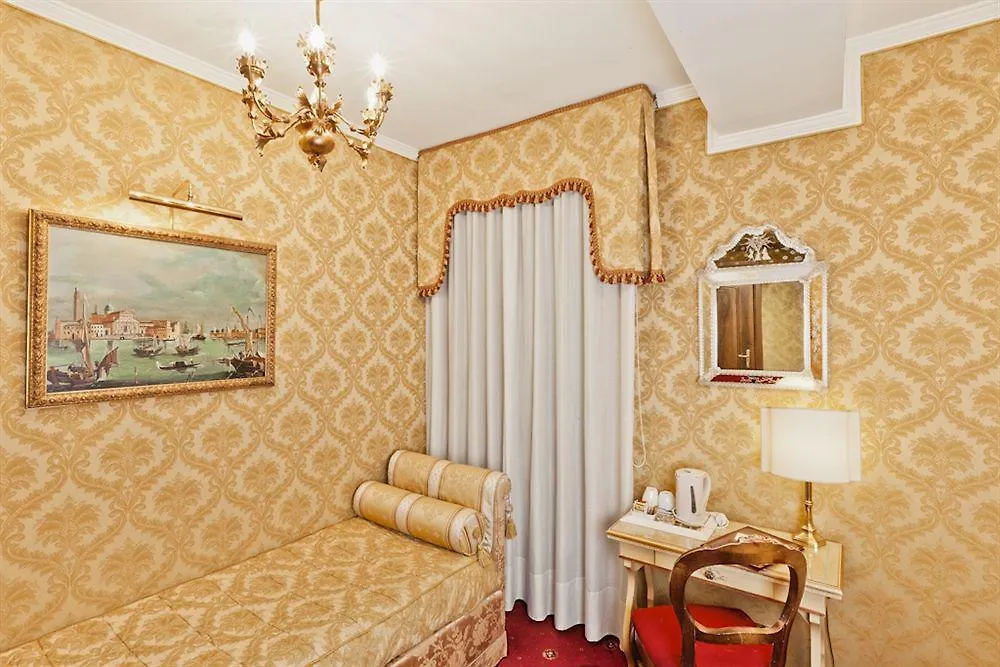 Hotel American-Dinesen Venezia 4*,